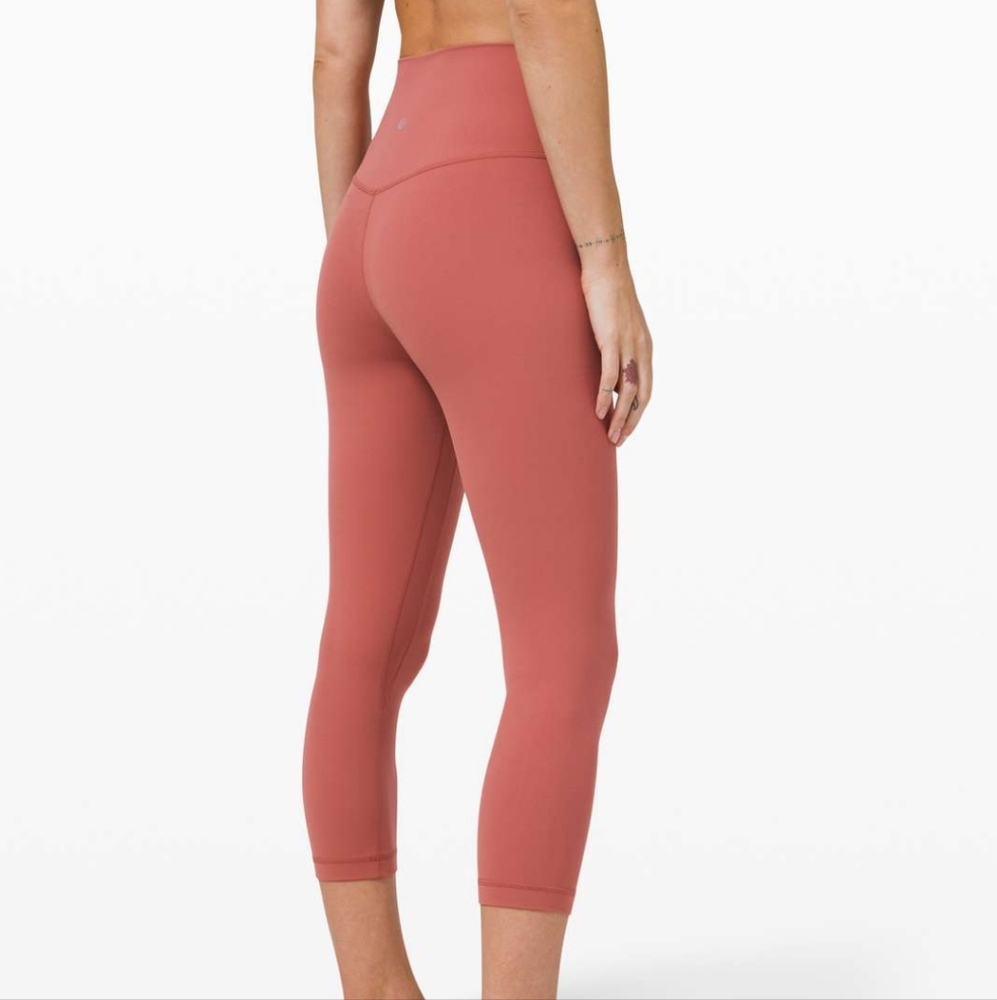 Lululemon Aling Crop 21" High Rise Sz4‎ Granberry Athletica Leggings